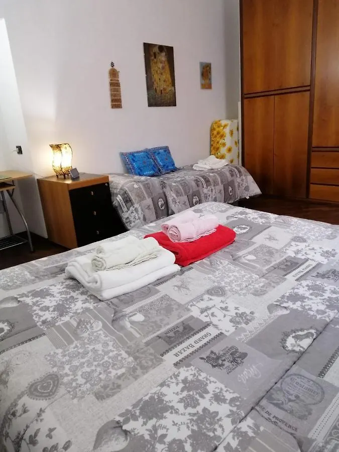 Apartament La Casa Di Tania A Napoli  Neapol